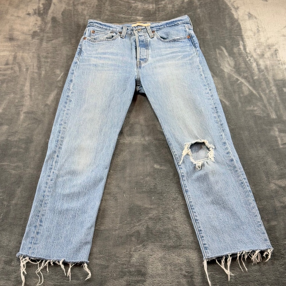 Levis Premium Wedgie Straight Jeans Light Wash Distressed Raw Hem 27 34964-0091